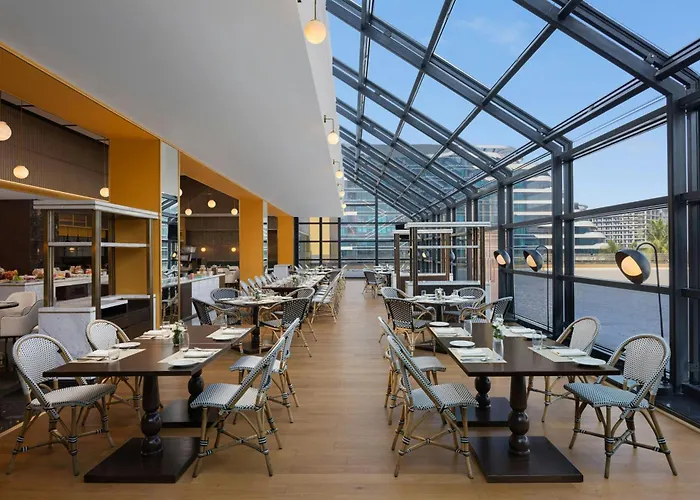 Le Meridien, Surat